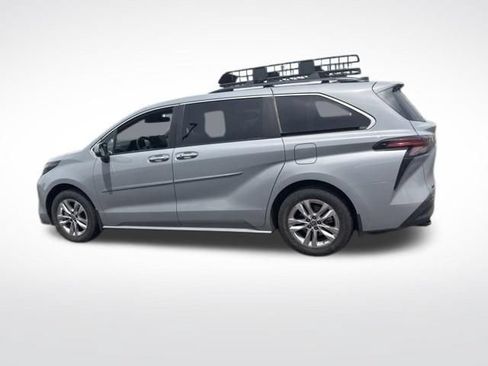 Used 2022 Toyota Sienna XLE Woodland Edition AWD/4WD image 10