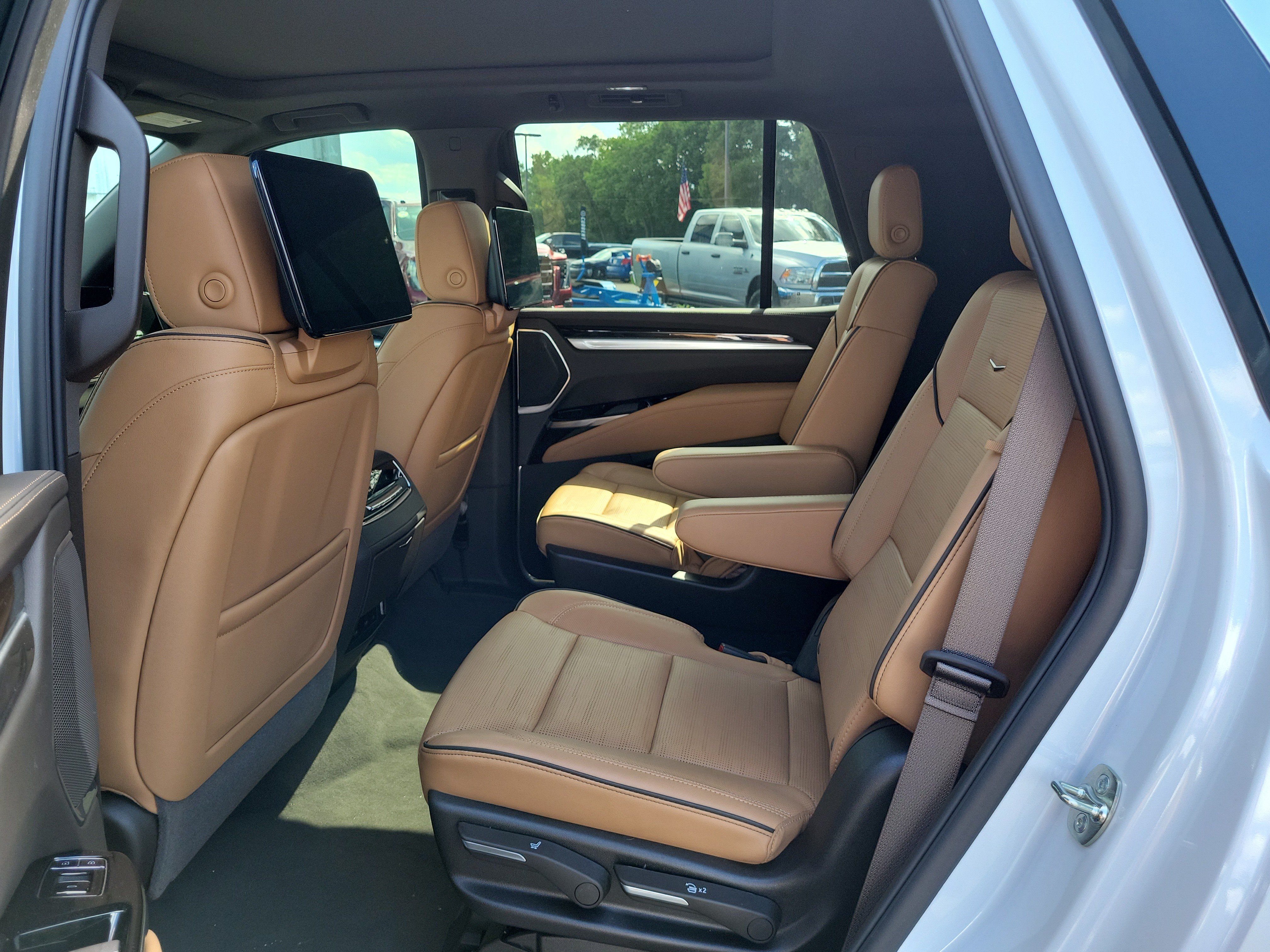 Used 2026 Cadillac Escalade Luxury w/ Touring Package AWD/4WD image 13