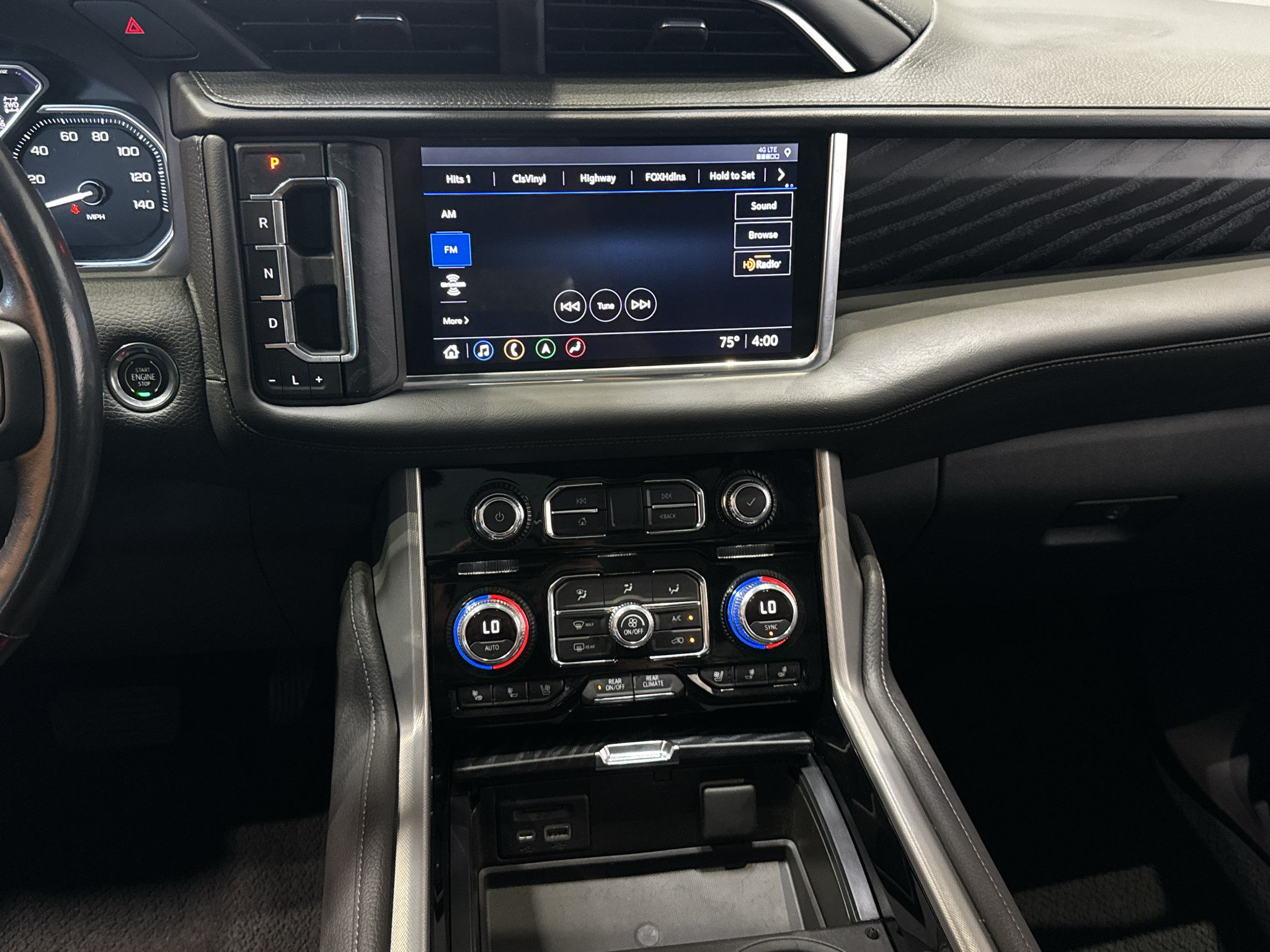 Used 2021 GMC Yukon XL Denali w/ Denali Premium Package AWD/4WD image 32