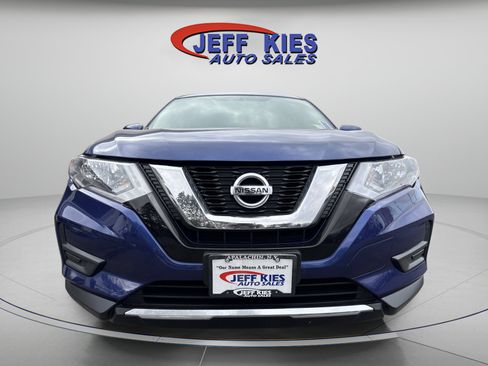Used 2017 Nissan Rogue S image 2