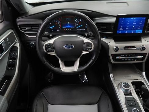 Used 2022 Ford Explorer XLT w/ Equipment Group 202A image 28