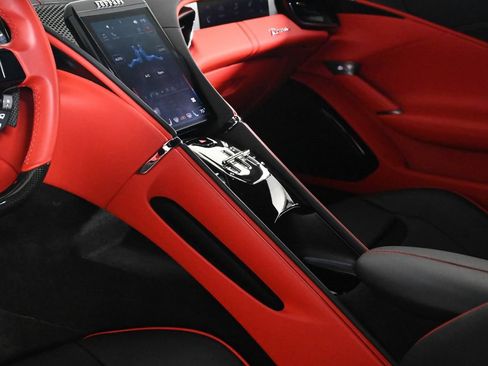 Used 2022 Ferrari Roma RWD image 17