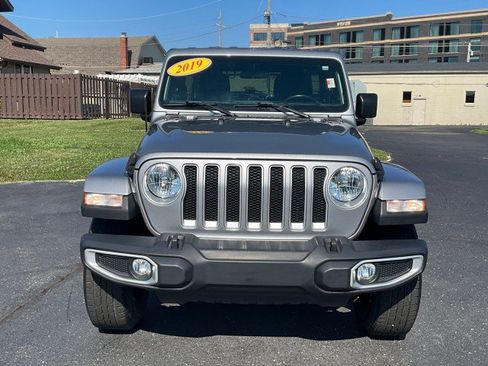 Used 2019 Jeep Wrangler Unlimited Sahara w/ Safety Group AWD/4WD image 2