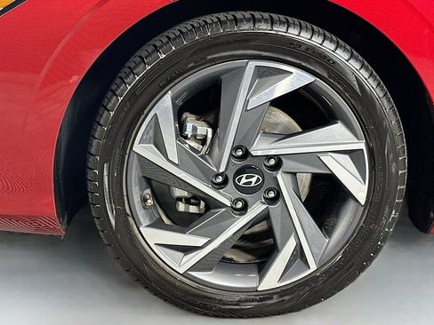 Used 2024 Hyundai Elantra Limited image 12