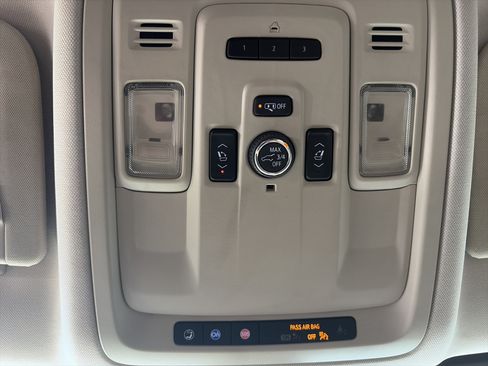 Used 2021 GMC Yukon XL Denali AWD/4WD image 29