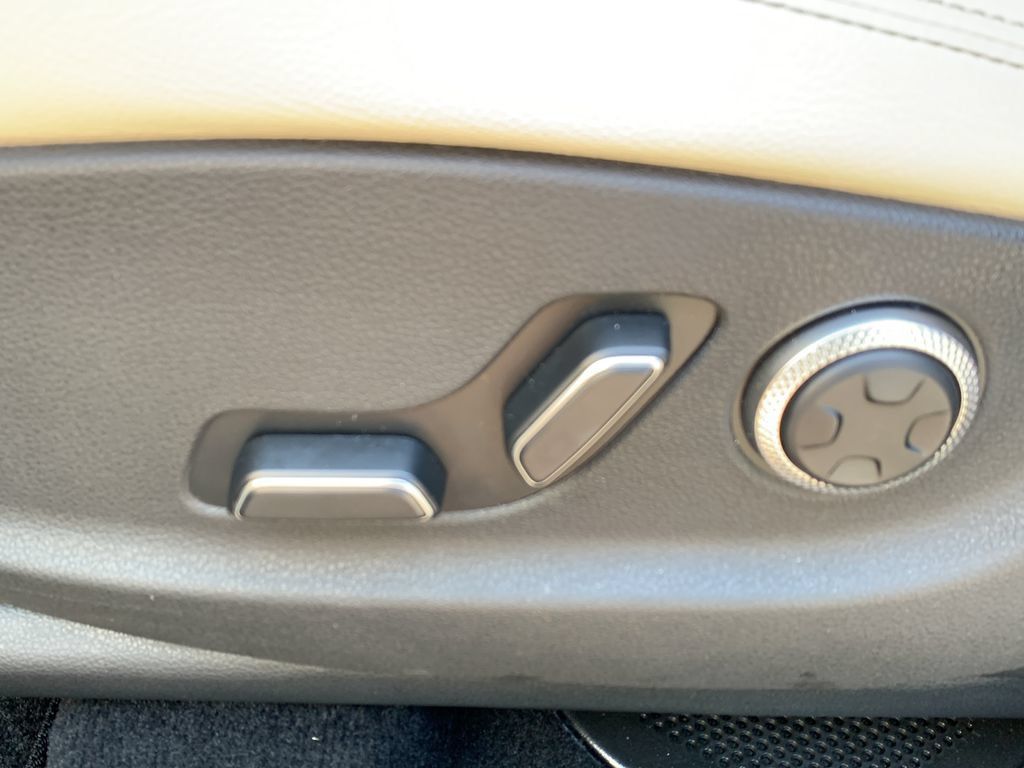 Certified 2026 Genesis GV70 2.5T AWD/4WD image 15
