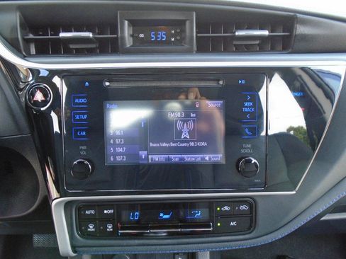 Used 2019 Toyota Corolla SE FWD image 14