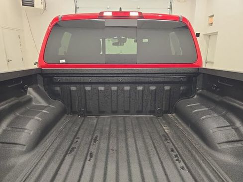 Used 2025 Nissan Frontier PRO-4X AWD/4WD image 16
