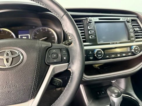 Used 2016 Toyota Highlander XLE AWD/4WD image 21