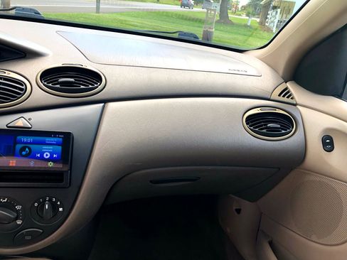 Used 2003 Ford Focus ZTW image 22