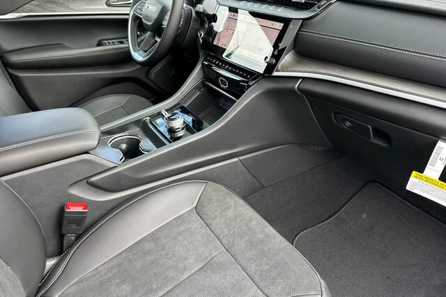 New 2026 Jeep Grand Cherokee L 4WD image 14