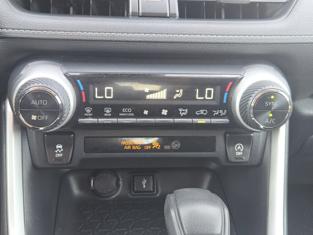 Used 2020 Toyota RAV4 XLE FWD image 20