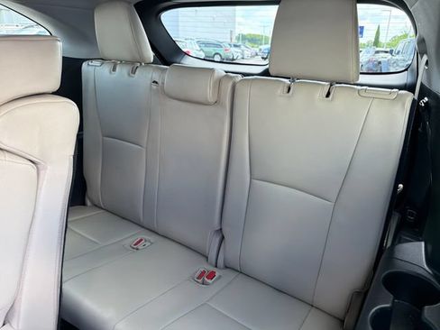 Used 2022 Toyota Highlander XLE AWD/4WD image 23