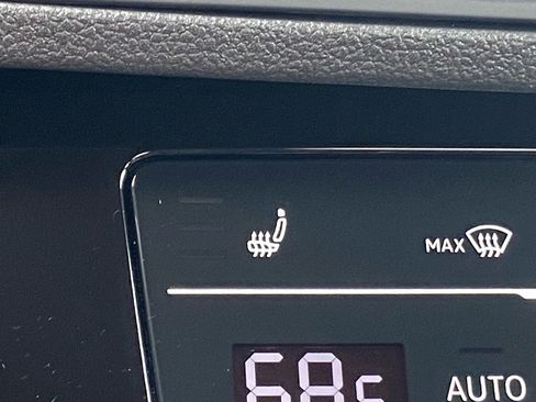 Certified 2025 Volkswagen Jetta Sport image 19