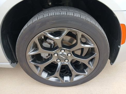 Used 2022 Chrysler 300 Touring w/ Sport Appearance Package image 13