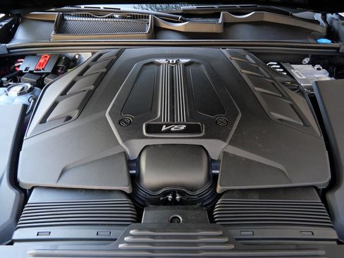 New 2025 Bentley Bentayga image 24