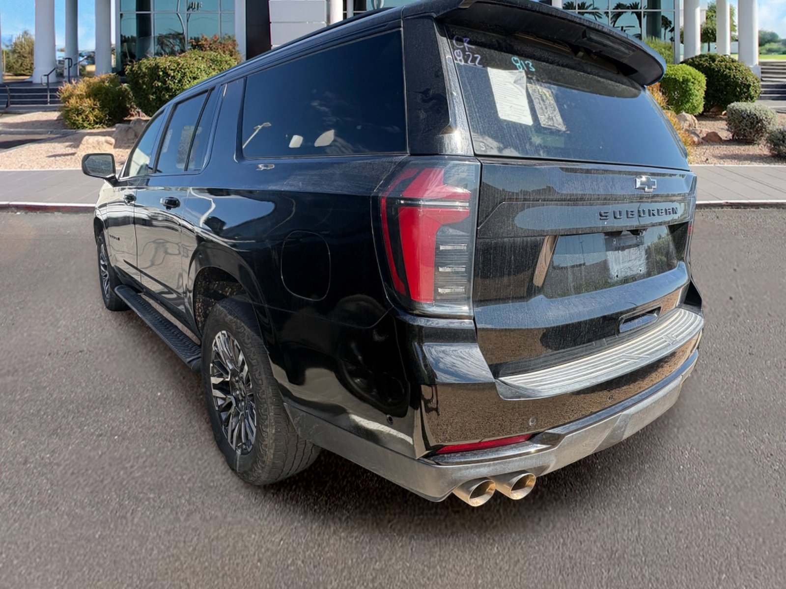 Used 2025 Chevrolet Suburban Z71 AWD/4WD image 3