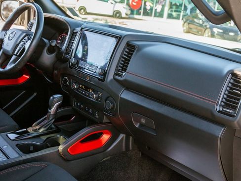 Used 2022 Nissan Frontier PRO-4X image 11