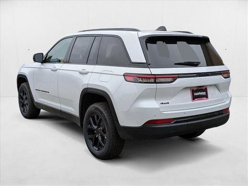 New 2025 Jeep Grand Cherokee Altitude image 9