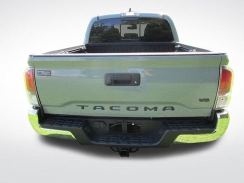 Used 2022 Toyota Tacoma TRD Off-Road AWD/4WD image 9