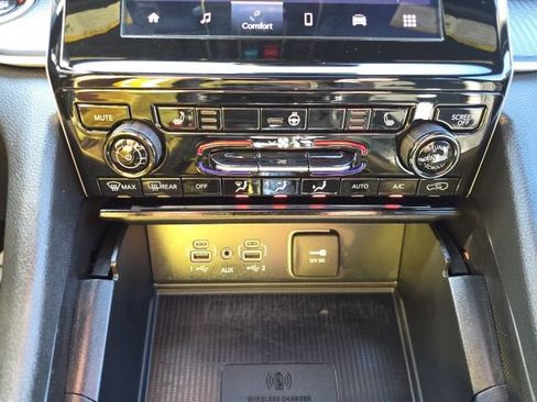 Certified 2025 Jeep Grand Cherokee Altitude AWD/4WD image 23