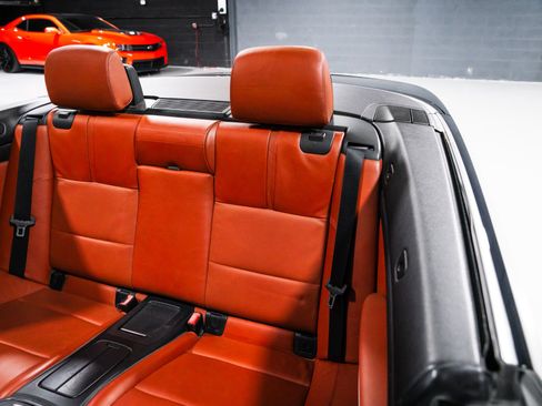 Used 2011 BMW M3 Convertible RWD image 31