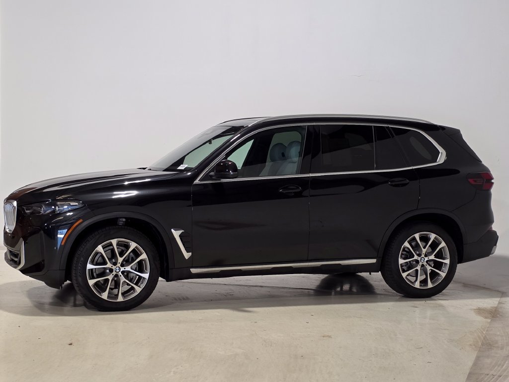 Used 2024 BMW X5 xDrive40i w/ Premium Package AWD/4WD image 3