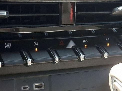 Used 2025 Chevrolet Colorado Z71 w/ Technology Package image 24