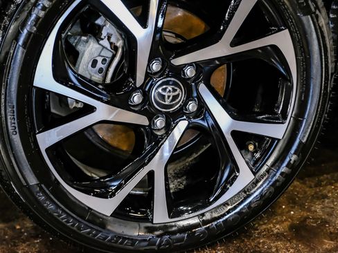 Used 2019 Toyota C-HR XLE FWD image 55