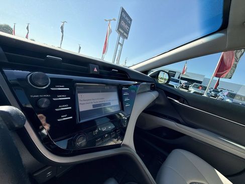 Used 2019 Toyota Camry SE FWD image 20