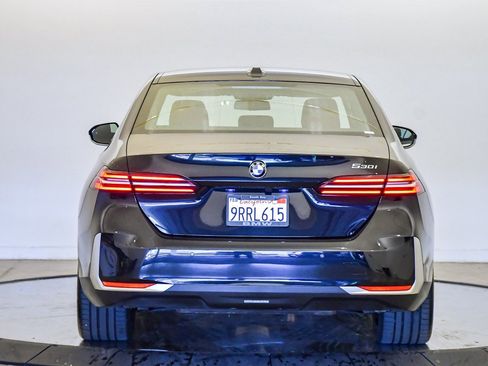 Used 2025 BMW 530i w/ Premium Package image 3