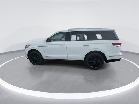 Used 2022 Lincoln Navigator Reserve w/ Equipment Group 201A image 6