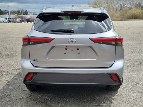 Used 2021 Toyota Highlander Limited AWD/4WD image 6