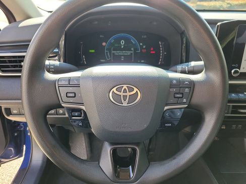 Used 2025 Toyota Camry LE image 19