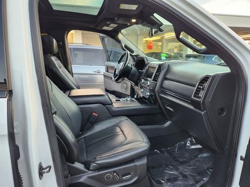 Used 2018 Ford Expedition Limited w/ Equipment Group 301A RWD image 17