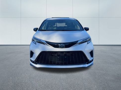 Used 2023 Toyota Sienna XSE image 3
