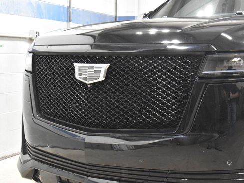 Used 2022 Cadillac Escalade ESV Sport w/ Touring Package AWD/4WD image 30