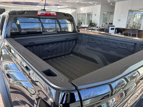 Used 2025 Chevrolet Colorado ZR2 w/ Technology Package image 24