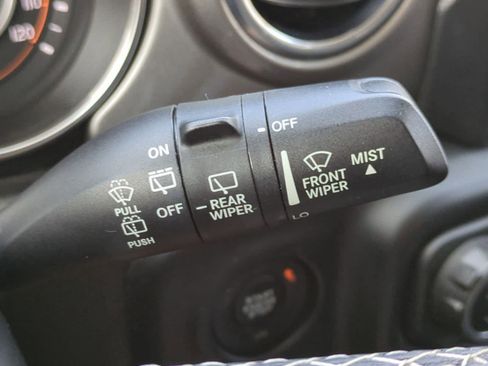 Used 2018 Jeep Wrangler Unlimited Sahara AWD/4WD image 25