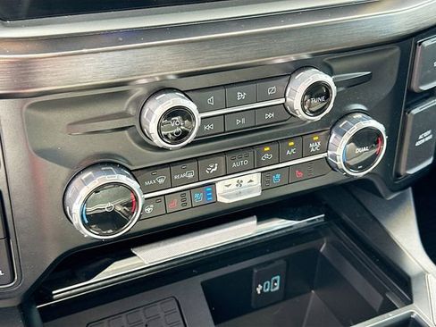 Used 2023 Ford F250 Lariat w/ Lariat Ultimate Package AWD/4WD image 16