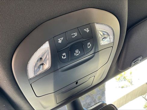 New 2026 Chrysler Pacifica Select image 17