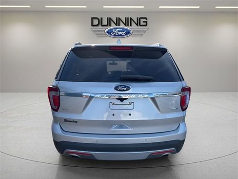 Used 2016 Ford Explorer XLT w/ Equipment Group 202A image 3