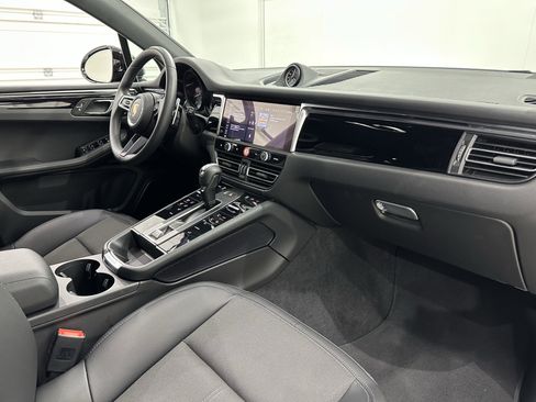 Certified 2024 Porsche Macan image 24