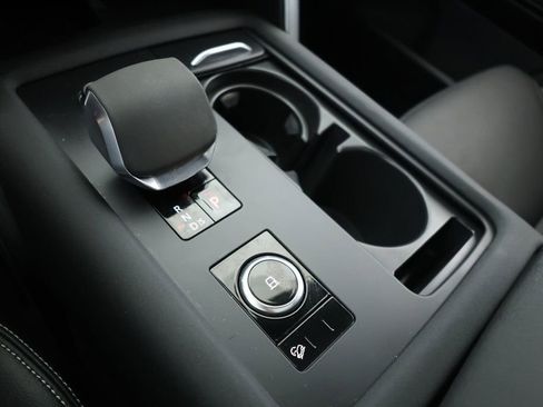 Used 2024 Land Rover Discovery Dynamic SE image 15