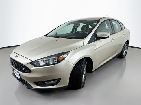 Used 2017 Ford Focus SE FWD image 3