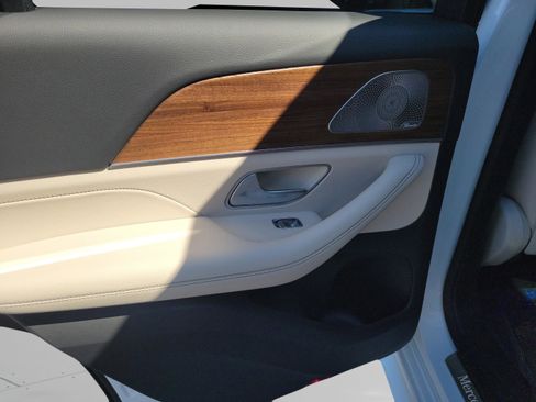 Certified 2026 Mercedes-Benz GLE 580 4MATIC image 9