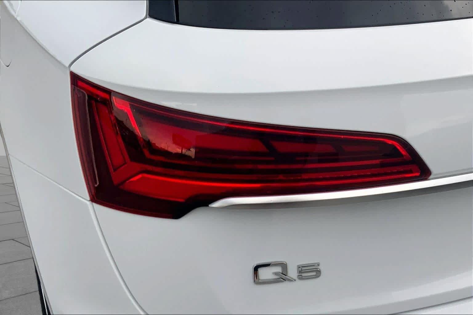 Used 2021 Audi Q5 e Premium Plus w/ Premium Plus Package AWD/4WD image 29
