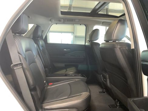 Used 2024 Nissan Pathfinder SL w/ SL Premium Package image 26