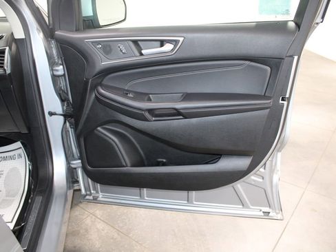 Used 2022 Ford Edge Titanium image 34