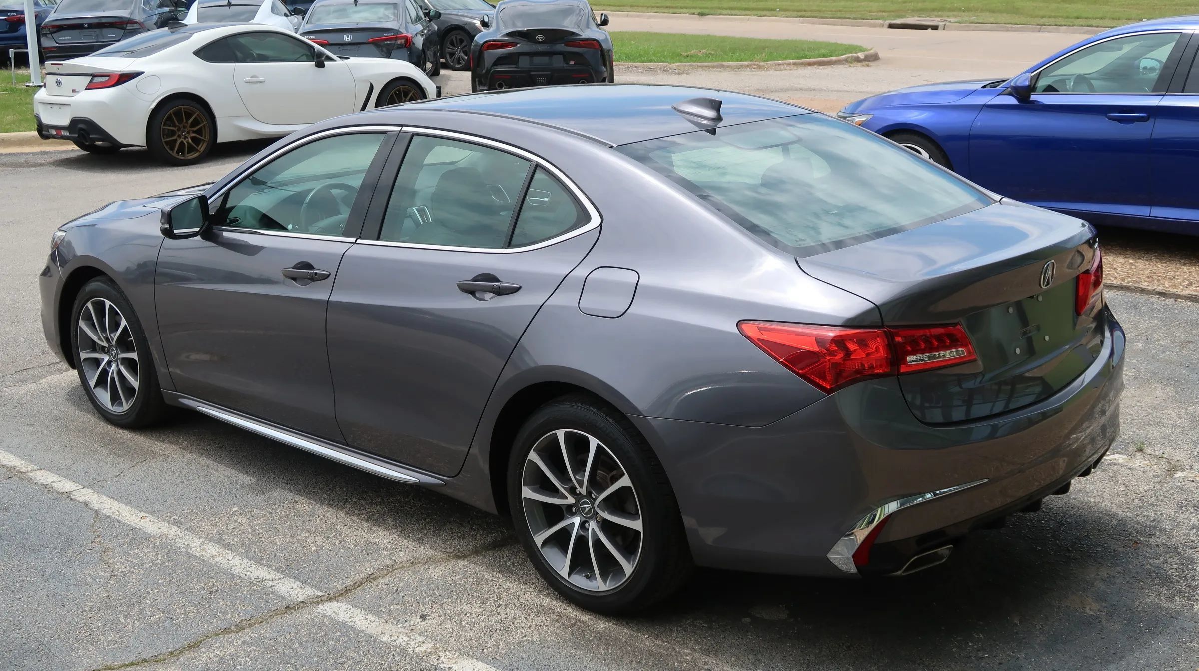 Used 2018 Acura TLX w/ Technology Package FWD image 12